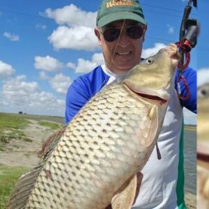 pesca-de-carpas-en-el-rio-salado:-una-escapada-ideal-a-solo-90-minutos-de-buenos-aires