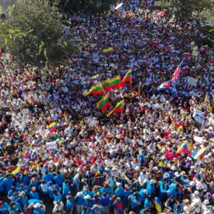 maria-corina-machado-tuvo-un-encuentro-masivo-con-la-diaspora-venezolana-en-santiago