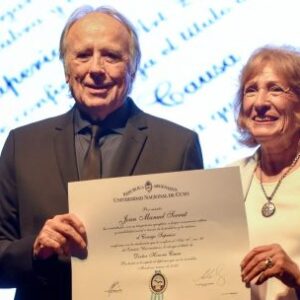 el-musico-catalan-joan-manuel-serrat-dice-durante-su-viaje-a-argentina-que-el-individualismo-lleva-al-abismo