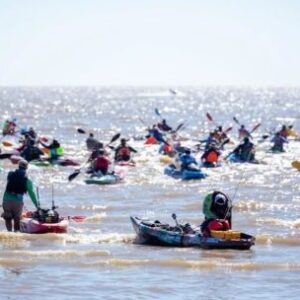 rio-de-la-plata-a-puro-kayak:-multitudinaria-fiesta-de-la-pesca-de-la-boga-en-quilmes