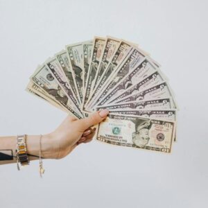 ahorro-en-dolares:-la-sencilla-regla-que-utilizan-los-millonarios-para-potenciar-su-fortuna