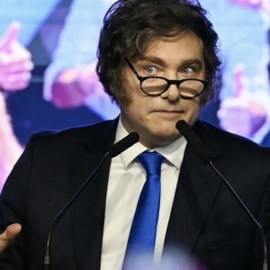 la-desaprobacion-de-javier-milei-llega-al-64%-y-ocho-de-cada-diez-argentinos-no-llegan-a-fin-de-mes