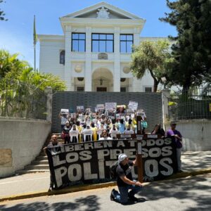 procesion-silenciosa-ante-la-nunciatura-apostolica-muestra-el-viacrucis-que-sufren-los-presos-politicos
