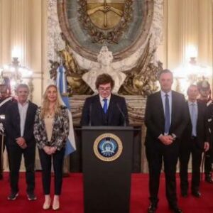 milei-elogia-victoria-judicial-y-critica-oposicion-en-transmision-nacional-de-ypf