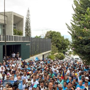 henry-alviarez-al-reabrir-sede-de-vente-venezuela:-maria-corina-volvera-pronto-y-nos-prepararemos-para-unas-elecciones