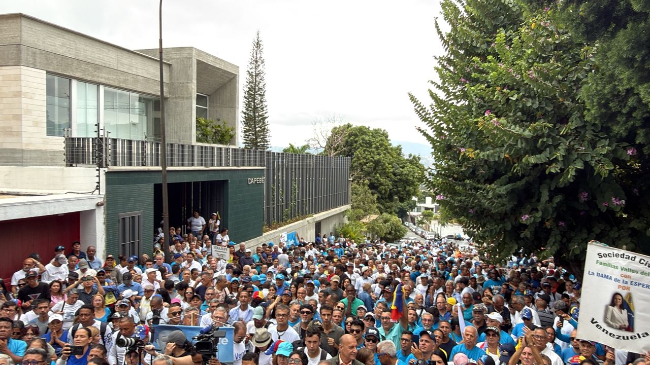 henry-alviarez-al-reabrir-sede-de-vente-venezuela:-maria-corina-volvera-pronto-y-nos-prepararemos-para-unas-elecciones