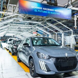 por-la-caida-de-la-produccion-automotriz,-stellantis-eliminara-un-turno-en-la-planta-de-el-palomar-a-partir-de-mayo