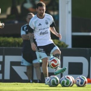 messi-sera-titular-con-argentina-en-la-despedida-del-mundial-contra-zambia,-dice-scaloni
