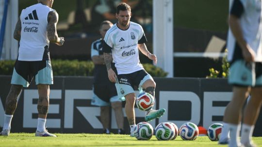 messi-sera-titular-con-argentina-en-la-despedida-del-mundial-contra-zambia,-dice-scaloni