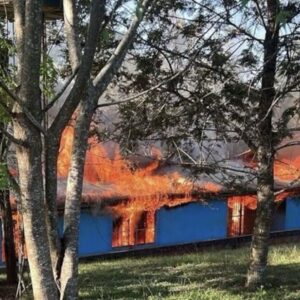 acusan-a-un-chico-de-13-anos-de-incendiar-una-escuela-historica