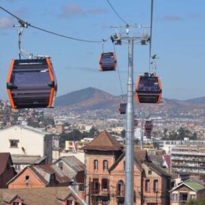 a-madagascar,-una-telepherique-a-larret-y-150-millones-de-euros-de-esto