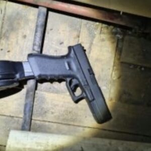 detuvieron-a-un-joven-por-disparar-dentro-de-un-club-con-una-pistola-glock-con-50-balas.