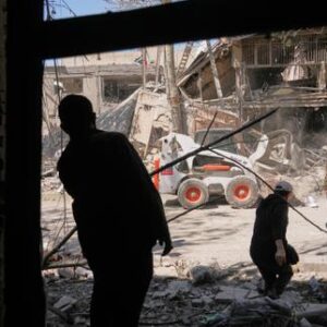 en-direct,-guerre-au-moyen-orient:-les-negociations-pour-un-cessez-le-feu-se-poursuivent-au-pakistan,-israel-demande-aux-habitants-diran-denepas-voyager-entrain