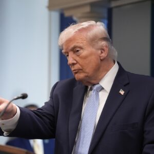 trump-proyecta-una-relacion-mas-alla-del-largo-plazo-con-venezuela-y-de-nueva-bromea-con-postularse-a-miraflores
