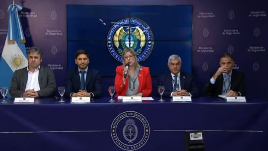 las-autoridades-en-argentina-dicen-que-un-tiroteo-fatal-en-una-escuela-vinculo-a-la-comunidad-criminal-en-linea-de-tcc