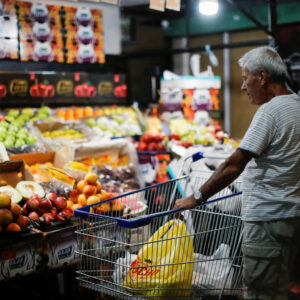 milei-celebrates-record-consumption,-but-private-analysts-tell-a-different-story