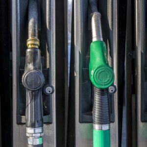 crisis-del-petroleo:-la-nafta-ya-subio-mas-de-23%-desde-el-inicio-de-la-guerra-de-medio-oriente-y-llenar-el-tanque-supera-los-$100-mil