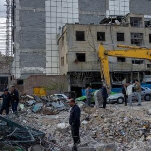 iran:-el-bloqueo-de-los-puertos-par-les-etats-unis-asphyxie-une-economie-deja-durement-touchee-par-la-guerre