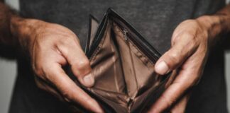 Los salarios registrados volvieron a caer en febrero y acumularon una baja real de 4,3% en los últimos 6 meses los-salarios-registrados-volvieron-a-caer-en-febrero-y-acumularon-una-baja-real-de-4,3%-en-los-ultimos-6-meses