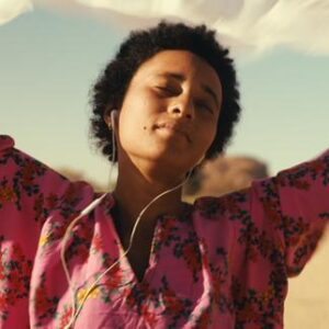 avec-soumsoum,-la-nuit-des-astres,-le-cineaste-mahamat-saleh-haroun-conte-una-fable-liberatrice-dans-le-nord-est-du-tchad