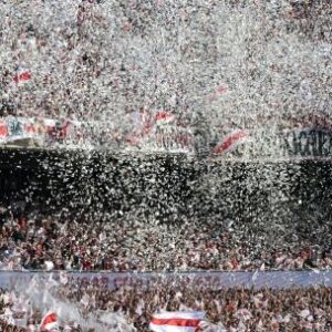 las-autoridades-en-argentina-prohiben-la-bienvenida-con-cintas-iconicas-en-los-estadios-de-futbol