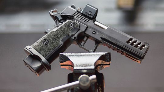 la-colt-1911-hizo-escuela,-la-bersa-2011-reescribio-el-manual