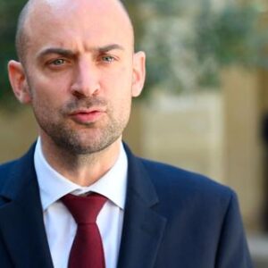 jean-noel-barrot,-el-jefe-de-la-diplomacia-francesa,-entame-una-visita-de-dos-dias-en-togo,-en-el-momento-en-que-lome-se-acerca-a-rusia