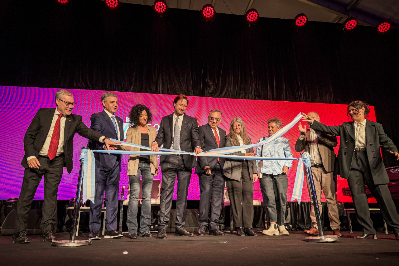 50th-buenos-aires-book-fair-opens-with-turbulent-inauguration