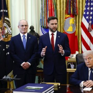 trump-dice-que-sigue-recibiendo-millones-de-barriles-de-petroleo-venezolano-y-reitera-respaldo-al-interinato