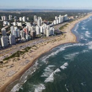 latinoamericanos-ricos-acuden-a-las-playas-de-uruguay-para-divertirse