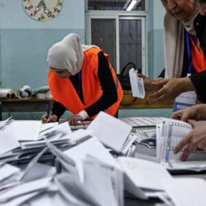 en-cisjordania,-le-fatah-esta-llegando-a-la-reunion-de-las-elecciones-municipales-en-las-ciudades-mas-grandes.