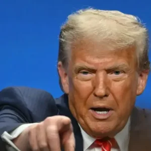 trump-no-despeja-ormuz,-pero-si-el-acceso-de-warsh-a-la-fed