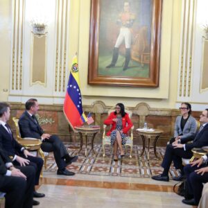 rodriguez-firma-acuerdos-con-dos-empresas-energeticas-de-estados-unidos