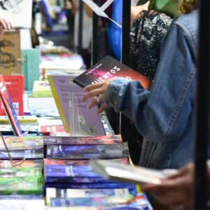 como-comprar-en-la-feria-del-libro-2026-con-descuento