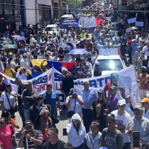 trabajadores-del-interior-de-venezuela-tambien-marcharon-este-1-de-mayo-para-exigir-salarios-dignos