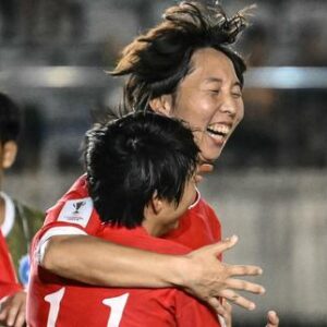 un-equipo-de-futbol-norcoreano-asiste-a-un-partido-en-coree-du-sud,-un-estreno-desde-despues-de-2018