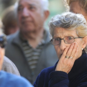 squeezed-at-both-ends:-young-argentines-drop-out-of-work-as-retirees-go-back
