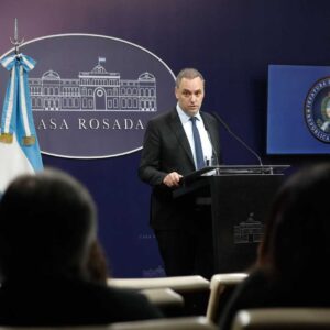 adorni-faces-the-press-again-as-journalists-allowed-back-into-casa-rosada