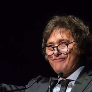 impulso-para-milei-mientras-fitch-eleva-la-calificacion-crediticia-de-argentina-a-‘b-‘