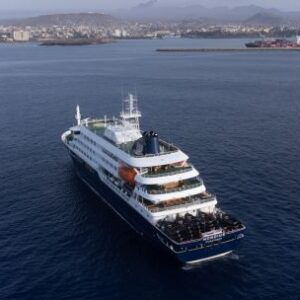 carrera-para-encontrar-puerto-para-crucero-que-lucha-contra-el-mortal-virus-de-los-roedores