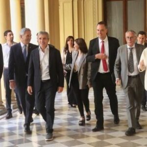hermanos-milei-cierran-filas-en-torno-a-adorni-en-reunion-de-gabinete
