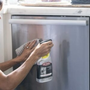 anmat-prohibio-unos-famosos-limpiadores-de-cocina:-que-marca-no-comprar