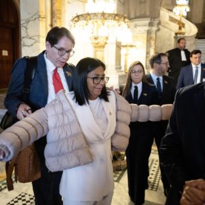 delcy-rodriguez-recibio-permiso-especial-del-gobierno-neerlandes-para-viajar-a-la-haya