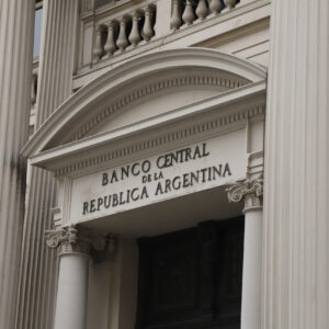 argentinas-country-risk-drops-below-500-points-for-first-time-since-january