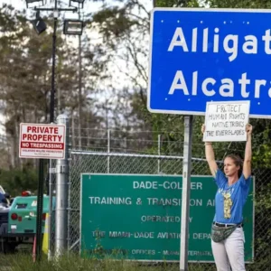 florida-cierra-el-controvertido-centro-de-detencion-de-migrantes-alligator-alcatraz
