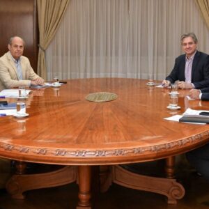 luis-caputo-recibe-a-la-uia-para-distender-la-relacion-con-los-empresarios-y-escuchar-pedidos