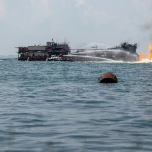 explosion-e-incendio-en-la-planta-lamargas-de-pdvsa-en-el-lago-de-maracaibo-deja-al-menos-seis-trabajadores-heridos