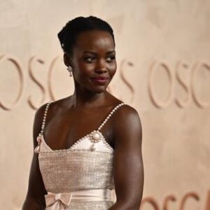 elon-musk-ataca-a-christopher-nolan-para-confiarle-el-papel-de-helene-en-la-actriz-lupita-nyongo-en-la-pelicula-lodyssee