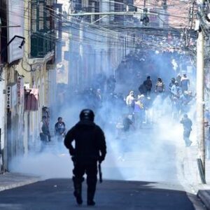 en-bolivia,-la-movilizacion-contra-el-presidente-rodrigo-paz-se-intensifica,-des-afrentamientos-a-la-paz