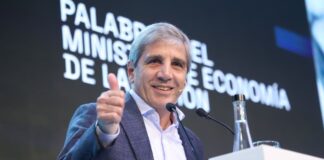 Luis Caputo lleva las cuentas públicas con rienda corta: anunció un superávit primario de $632.844 millones en abril luis-caputo-lleva-las-cuentas-publicas-con-rienda-corta:-anuncio-un-superavit-primario-de-$632.844-millones-en-abril